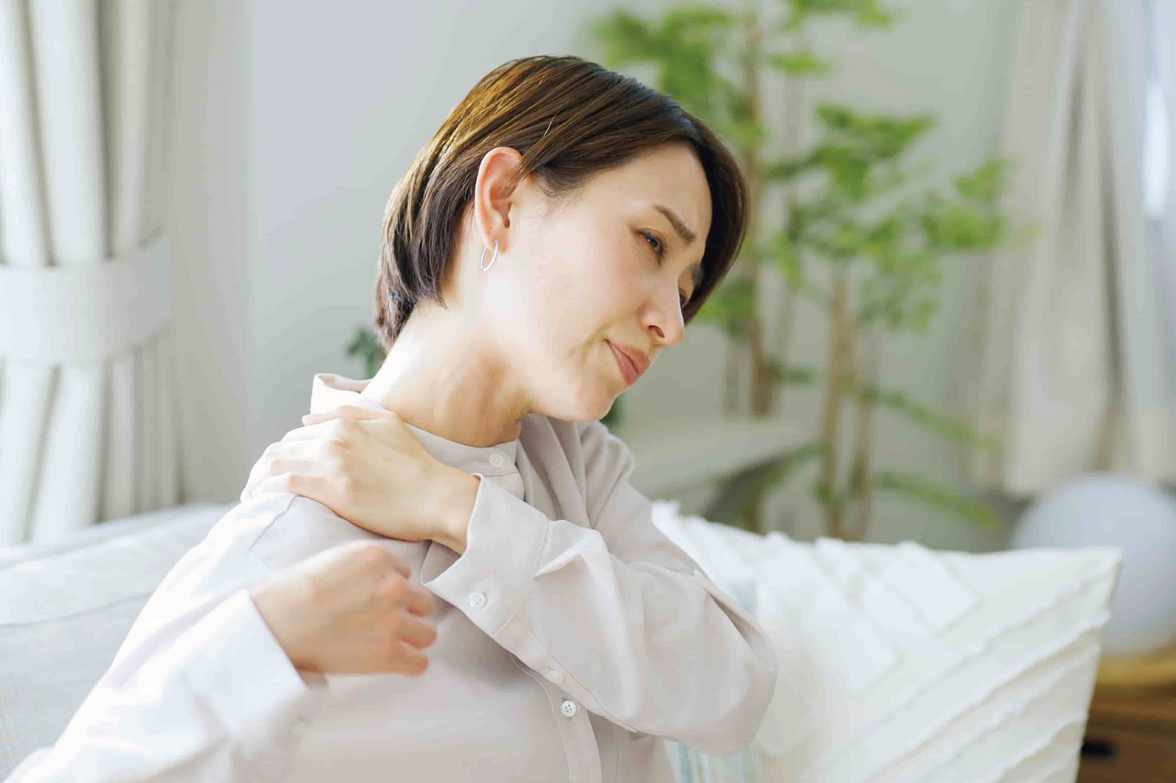 首が痛い 左後ろ – 首から後頭部にかけての痛み – ZOEY