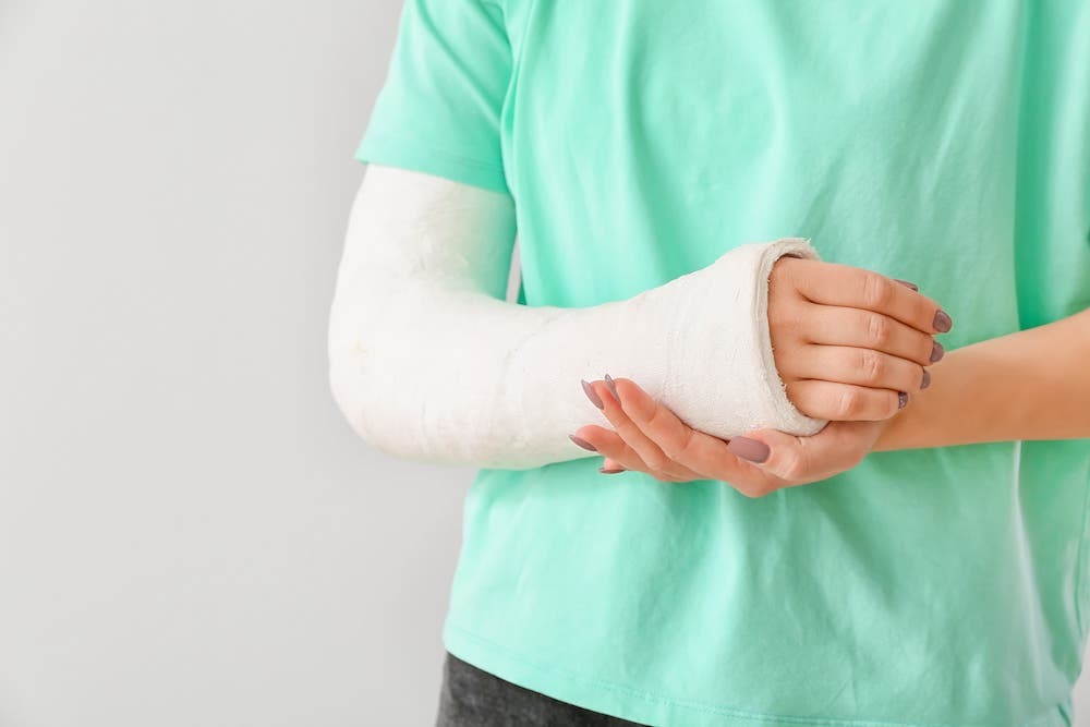 骨折を早く治す方法とは？骨折が治るしくみや治癒に必要な期間について