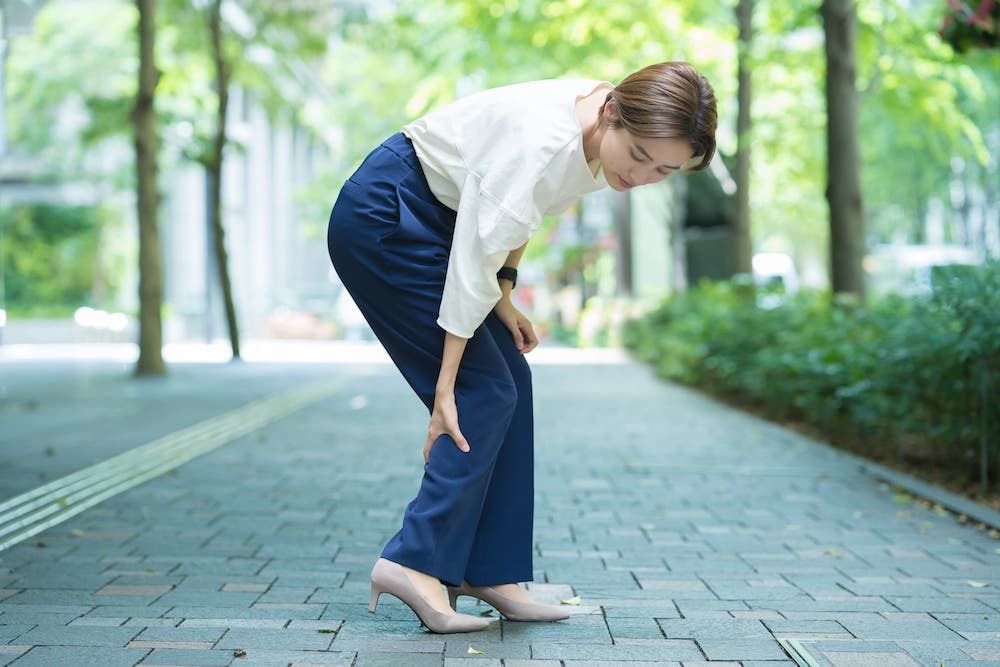 足がつる(こむら返り)の原因が知りたい!すぐできる対処法や予防法を解説 - 株式会社リハサク
